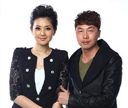 張勇與著名主持人方瓊合影