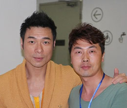 張勇與香港著名歌星影星許志安合影