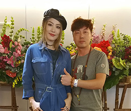 張勇與香港明星陳慧琳合影